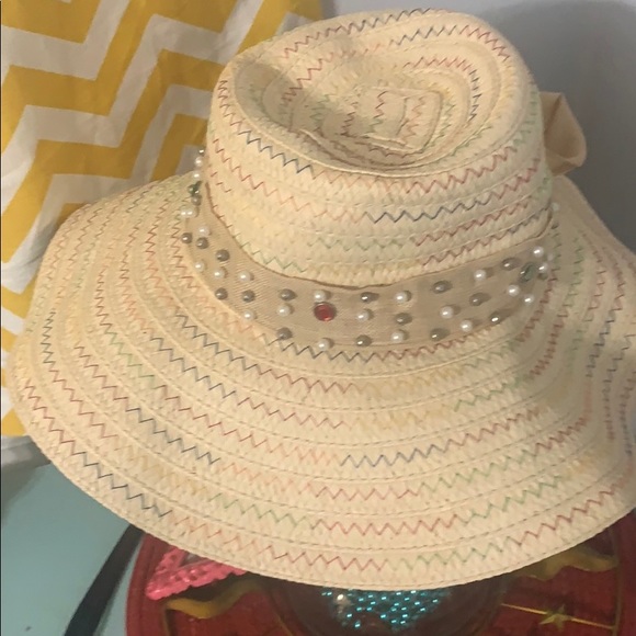 Nice colorful hat With a big bow on the back main image 2